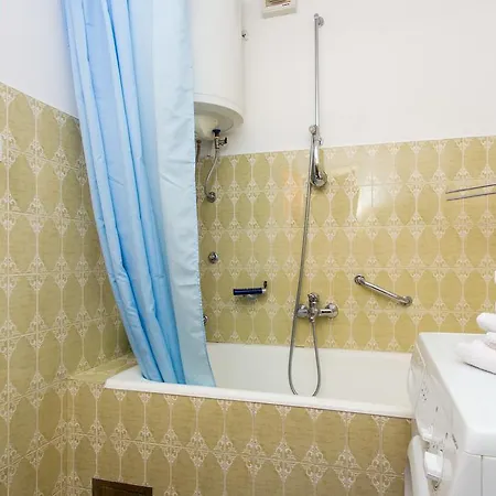 Maja Guest house 3*